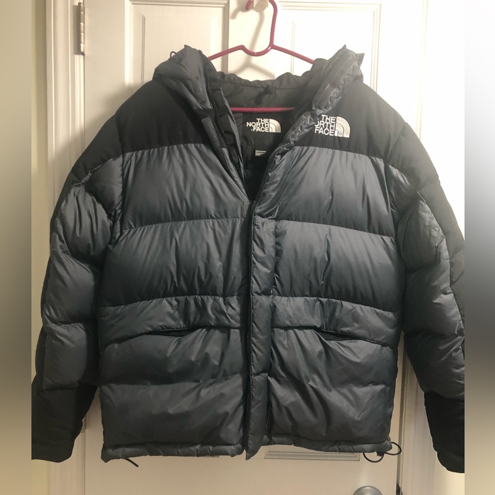 Mens The NORTH FACE medium Black/Grey 550 down jacket.
